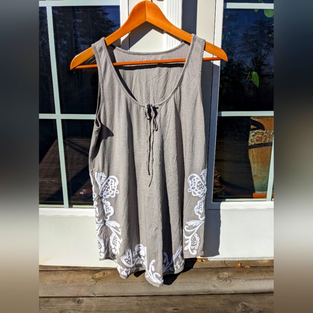 Garnet Hill boho tunic tank with embroidery size small in EUC